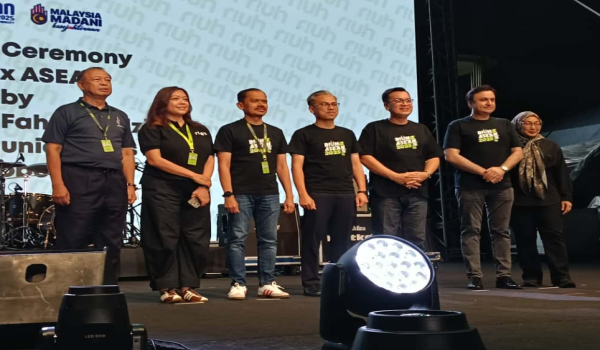 Menteri Komunikasi, Datuk Fahmi Fadzil/RTM